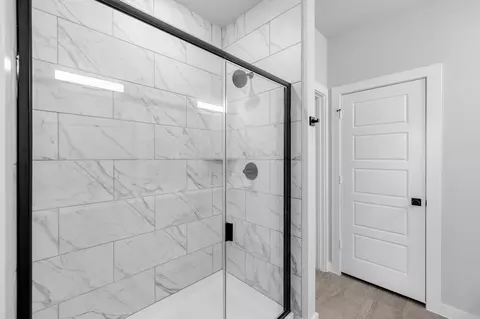 Bath - 4043-4045 Clovis St, Midlothian, TX 76065 photo 4 of 5