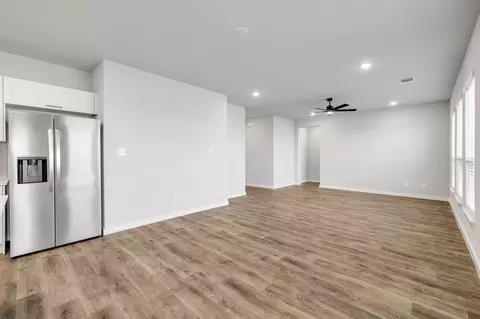 Living - 4043-4045 Clovis St, Midlothian, TX 76065 photo 2 of 3