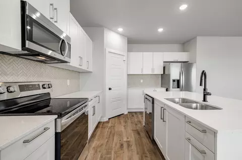 Kitchen - 4043-4045 Clovis St, Midlothian, TX 76065 photo 3 of 3