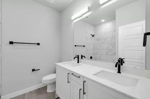 Bath - 4043-4045 Clovis St, Midlothian, TX 76065 photo 1 of 5