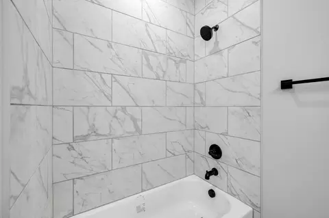 Bath - 4043-4045 Clovis St, Midlothian, TX 76065 photo 2 of 5