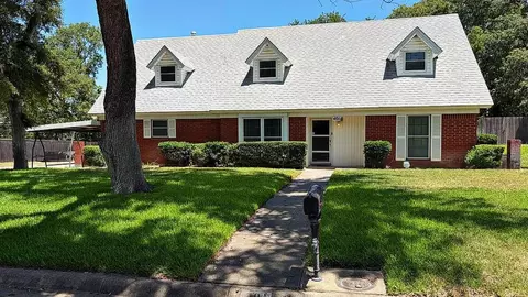 401 Glenhaven Dr, Azle, TX 76020
