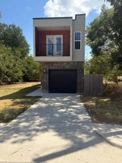2432 St Clair Dr, Dallas, TX 75215