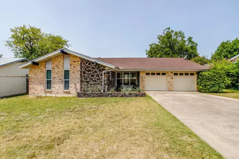 2928 Laredo Dr, Fort Worth, TX 76116