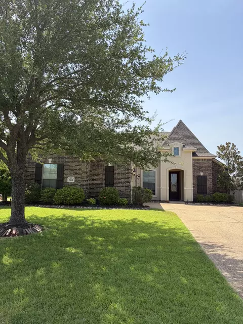 705 Saint Martins Ln, Bossier City, LA 71111