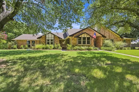 210 Rock Springs Ct, Waxahachie, TX 75165