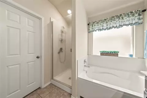 Bath - 2912 Jackal Dr, Lorena, TX 76655 photo 2 of 3
