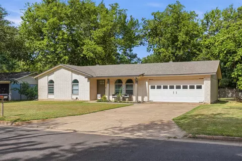 1117 Mcgrede Dr, Sulphur Springs, TX 75482