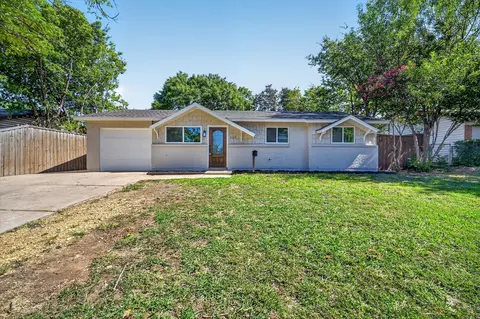 4421 Gary Dr, Haltom City, TX 76117