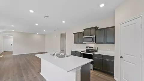 Kitchen - 450 Clear Rain St, Lavon, TX 75166 photo 6 of 7