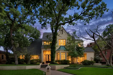 2410 Green Park Dr, Arlington, TX 76017