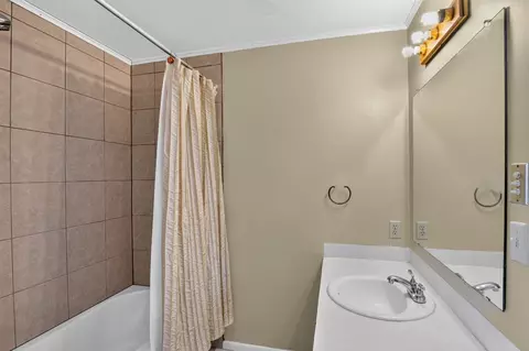 Bath - 724 Pine Forest Dr, Minden, LA 71055 photo 6 of 8