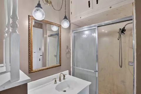 Bath - 724 Pine Forest Dr, Minden, LA 71055 photo 2 of 8