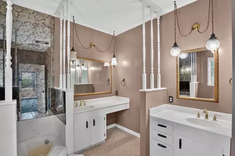Bath - 724 Pine Forest Dr, Minden, LA 71055 photo 3 of 8