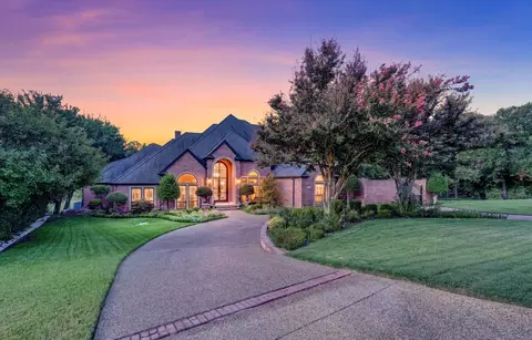 3742 Green Hollow Dr, Grand Prairie, TX 75052