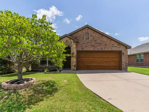 9805 Osprey Dr, Fort Worth, TX 76108
