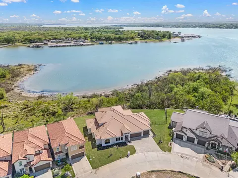 9065 Lakeside Dr, Fort Worth, TX 76179