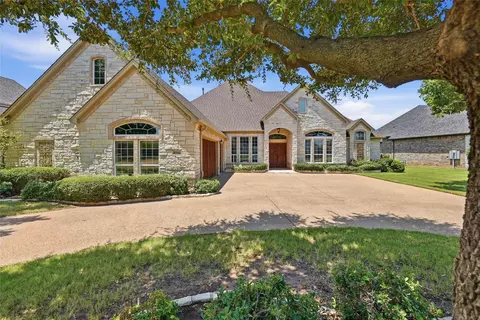 2703 Waters Edge Dr, Granbury, TX 76048