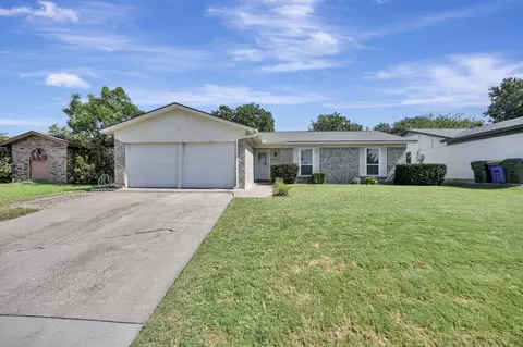 6453 Starnes Rd, Watauga, TX 76148