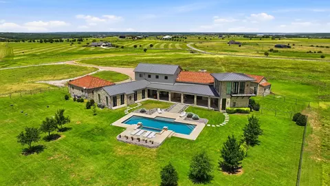 11802 E Rocky Creek Rd, Crowley, TX 76036