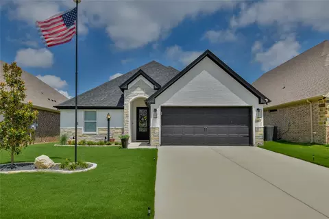 1453 Highland Park Cir, Granbury, TX 76048