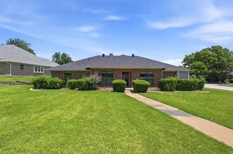 2110 Meadowview Ct, Garland, TX 75043
