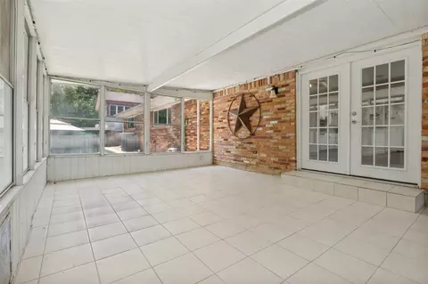 Exterior - 511 Westcliff Dr, Euless, TX 76040 photo 2 of 5