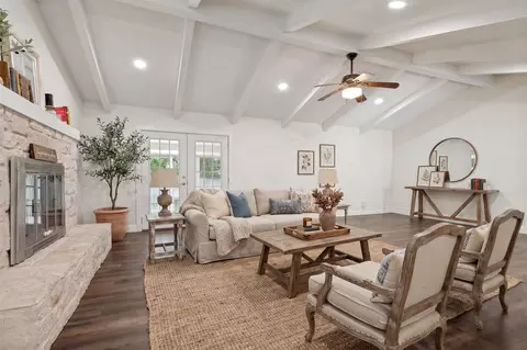 Living - 511 Westcliff Dr, Euless, TX 76040 photo 4 of 7