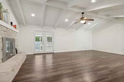 Living - 511 Westcliff Dr, Euless, TX 76040 photo 3 of 7
