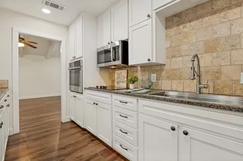 Kitchen - 511 Westcliff Dr, Euless, TX 76040 photo 1 of 3