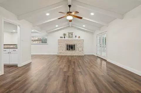 Living - 511 Westcliff Dr, Euless, TX 76040 photo 5 of 7
