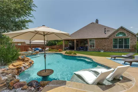 5731 Chateau Dr, Sachse, TX 75048