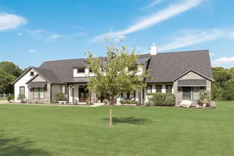 160 N Falling Leaves Dr N, Waxahachie, TX 75167