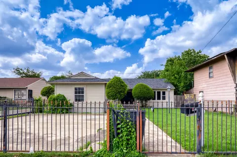1017 Hoke Smith Dr, Dallas, TX 75224