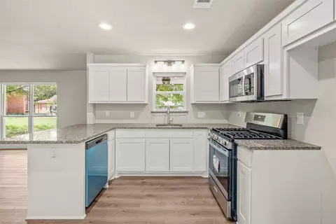 6402 Claude Ct, Fort Worth, TX 76135