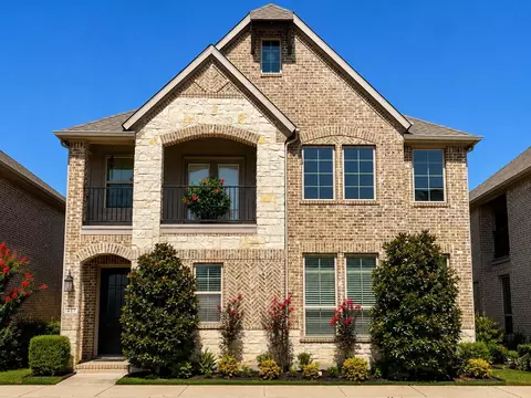 427 Renaissance Ln, Irving, TX 75060