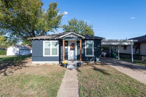 414 S Main St, Henrietta, TX 76365