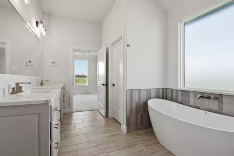 Bath - 117 Eagle Ct, Rainbow, TX 76077 photo 3 of 3