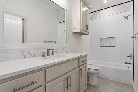Bath - 117 Eagle Ct, Rainbow, TX 76077 photo 1 of 3