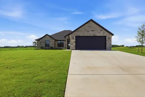 Exterior - 117 Eagle Ct, Rainbow, TX 76077 photo 2 of 4