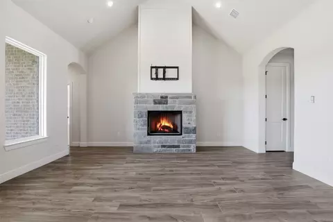 Living - 117 Eagle Ct, Rainbow, TX 76077 photo 3 of 4
