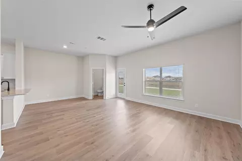 449 Mbs Way, Pilot Point, TX 76258 photo 3