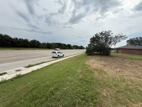 4724 N University Dr, Denton, TX 76208