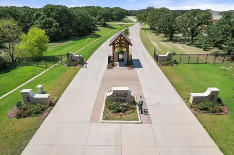1213 Nottaway Ct, Burleson, TX 76028