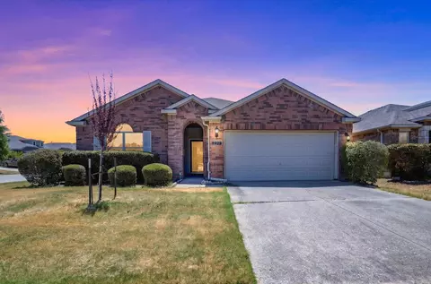 8928 Trailblazer Dr, Aubrey, TX 76227