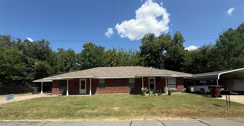 600 602 Cedar St, Bonham, TX 75418