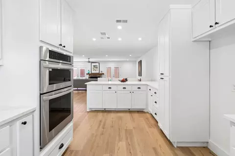 Kitchen - 2143 Kessler Ct #38, Dallas, TX 75208 photo 4 of 4