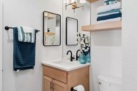 Bath - 2143 Kessler Ct #38, Dallas, TX 75208 photo 1 of 3