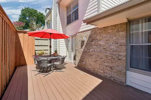 Exterior - 2143 Kessler Ct #38, Dallas, TX 75208 photo 2 of 3
