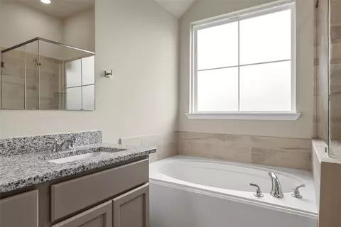 Bath - 3205 Dottavio Rd, Lorena, TX 76655 photo 3 of 5